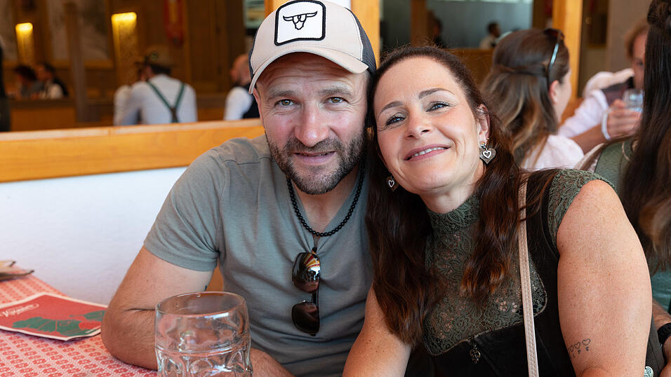 Die Partybilder vom Dienstag, 11. August, aus dem Festzelt Krönner. Die Partybilder vom Dienstag, 11. August, aus dem Festzelt Krönner.