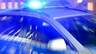 Die Polizei bittet Zeugen, sich telefonisch zu melden. (Symbolbild)