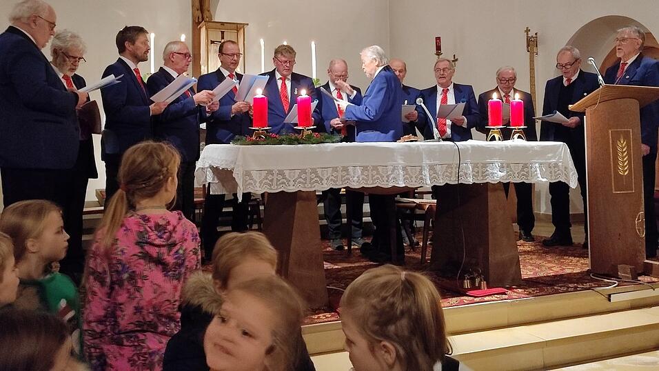 Der Hochsteinchor Oberried ist eine feste Größe beim Adventssingen der Oberrieder Dorfweihnacht