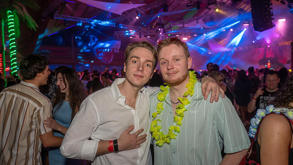 Die besten Bilder vom Samstag zeigen Tanzen und jede Menge Spaß. Die besten Bilder vom Samstag zeigen Tanzen und jede Menge Spaß.