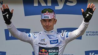 Florian Lipowitz fährt bei der Tour im Weißen Trikot des besten Jungprofis..
