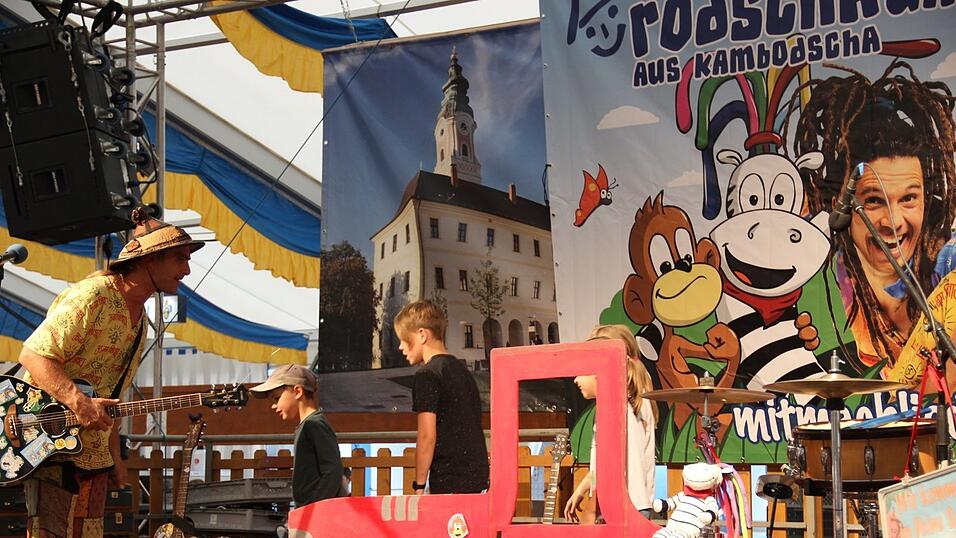 Die Kinder hatten viel Spaß mit Rodscha aus Kambodscha und Tom Palme.
