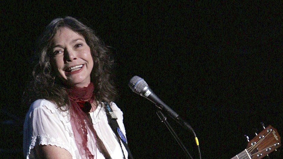 Nanci Griffith bei einem Konzert in New York im Jahr 2004 Nanci Griffith bei einem Konzert in New York im Jahr 2004
