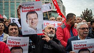 Der Anstieg der Abschiebungen in die Türkei ist aus Sicht der Linksfraktion besonders kritikwürdig. (Archivbild) Der Anstieg der Abschiebungen in die Türkei ist aus Sicht der Linksfraktion besonders kritikwürdig. (Archivbild)