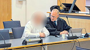 Der 35-Jährige soll ohne Vorwarnung auf einen 49-Jährigen eingestochen haben. Der 35-Jährige soll ohne Vorwarnung auf einen 49-Jährigen eingestochen haben.