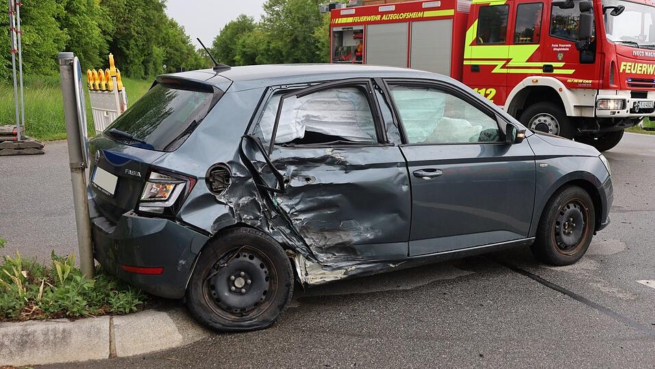 Der Unfall ereignete sich auf der Staatsstraße 2615 bei Alteglofsheim. Der Unfall ereignete sich auf der Staatsstraße 2615 bei Alteglofsheim.