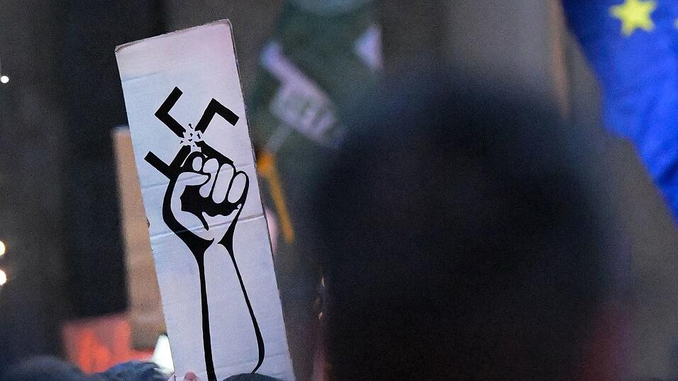 Bundesweit gehen in diesen Tagen die Menschen auf die Straße, um gegen Rechts zu demonstrieren (Archivbild). Bundesweit gehen in diesen Tagen die Menschen auf die Straße, um gegen Rechts zu demonstrieren (Archivbild).