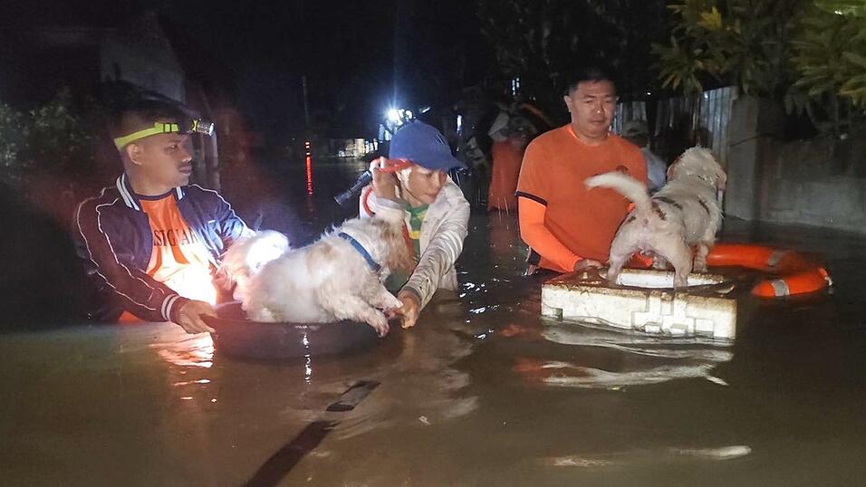 Zunächst hatte der Super-Taifun «Ragasa» auf den Philippinen gewütet, nun ist «Bualoi» auf Land getroffen.