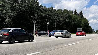 An der JVA-Kreuzung droht ohne temporäre Ampel der Verkehrskollaps. Richtung Weickmannshöhe drohen lange Rückstaus. An der JVA-Kreuzung droht ohne temporäre Ampel der Verkehrskollaps. Richtung Weickmannshöhe drohen lange Rückstaus.