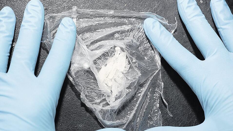 Crystal sieht harmlos aus, macht aber sehr schnell abhängig und entstellt die Konsumenten. (Foto: dpa) Crystal sieht harmlos aus, macht aber sehr schnell abhängig und entstellt die Konsumenten. (Foto: dpa)