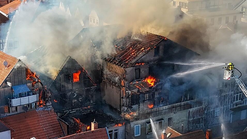 Das Feuer breitete sich sehr schnell aus.