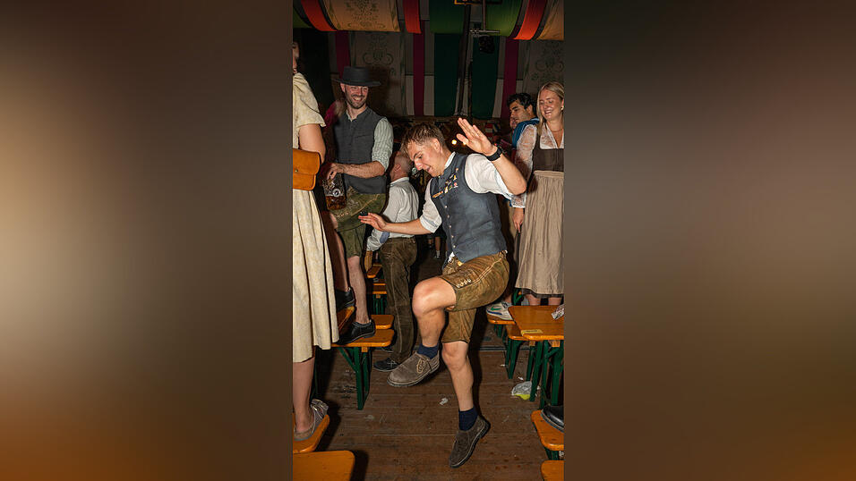 Die Partybilder vom Sonntag, 16. August, aus dem Festzelt Weckmann. Die Partybilder vom Sonntag, 16. August, aus dem Festzelt Weckmann.