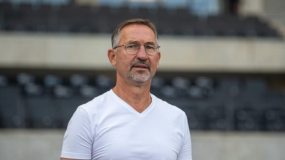 Legt in Ingolstadt los: Der neue Trainer Achim Beierlorzer. (Archivbild) Legt in Ingolstadt los: Der neue Trainer Achim Beierlorzer. (Archivbild)