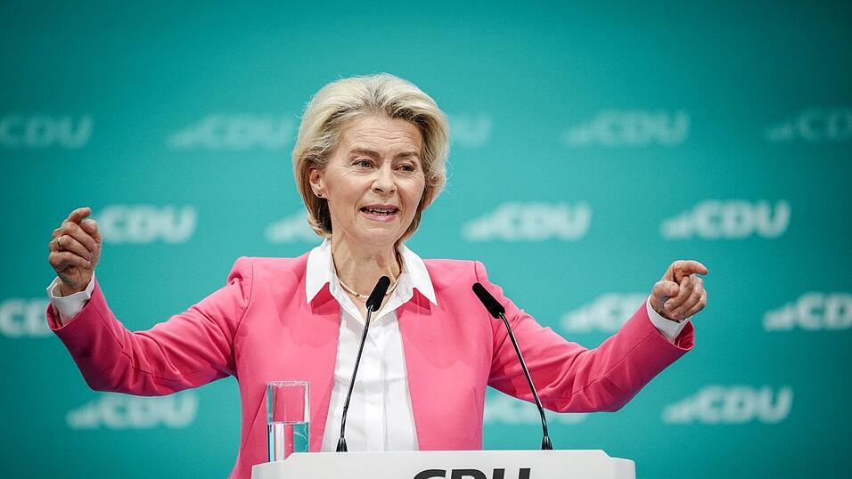 Ursula von der Leyen ist mit Vorwürfen konfrontiert. Es geht um Vetternwirtschaft, aber auch darum, dass sie im Kampf um ihren Green Deal die Wirtschaft vernachlässigt hat. Ursula von der Leyen ist mit Vorwürfen konfrontiert. Es geht um Vetternwirtschaft, aber auch darum, dass sie im Kampf um ihren Green Deal die Wirtschaft vernachlässigt hat.