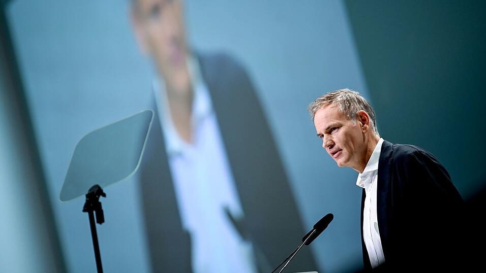 Konzernchef Oliver Blume hatte seine Aktionäre zuletzt 2023 in Präsenz empfangen. (Archivbild) Konzernchef Oliver Blume hatte seine Aktionäre zuletzt 2023 in Präsenz empfangen. (Archivbild)