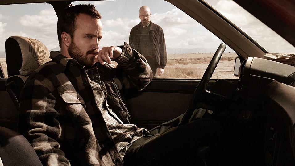 Chemielehrer Walter 'Walt' Hartwell White (hinten) mutiert zum Drogenboss: 'Breaking Bad' gehört zu den erfolgreichsten und beliebtesten Serien der vergangenen Jahre. Chemielehrer Walter 'Walt' Hartwell White (hinten) mutiert zum Drogenboss: 'Breaking Bad' gehört zu den erfolgreichsten und beliebtesten Serien der vergangenen Jahre.