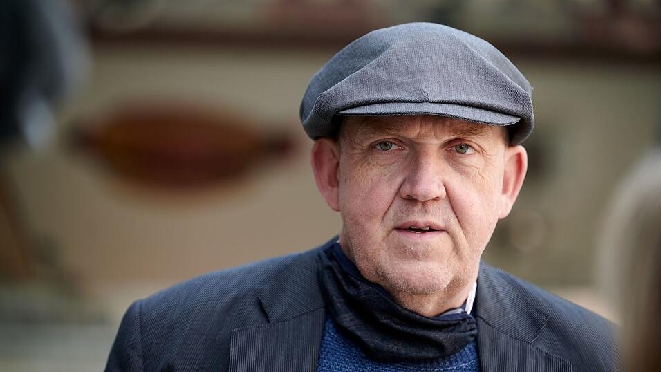 In mehr als 90 «Tatort»-Filmen haben sich Kommissar Schenk und sein Kollege Max Ballauf (Klaus J. Behrendt) seit Ende der 1990er Jahre mit Mordfällen und Kriminalität befasst. In mehr als 90 «Tatort»-Filmen haben sich Kommissar Schenk und sein Kollege Max Ballauf (Klaus J. Behrendt) seit Ende der 1990er Jahre mit Mordfällen und Kriminalität befasst.