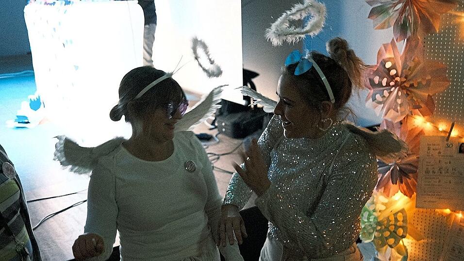 Liebesengel werden die Singles wieder unterst&uuml;tzen, wenn es darum geht, Kontakte zu kn&uuml;pfen.