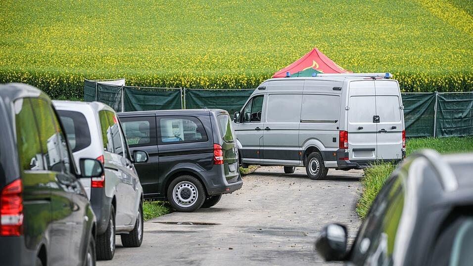 Ein Spazierg&auml;nger hatte die Leiche am Morgen auf einem Feldweg in einem landwirtschaftlichen Gebiet zwischen den Teilorten F&uuml;rfeld und Bonfeld in Bad Rappenau entdeckt.