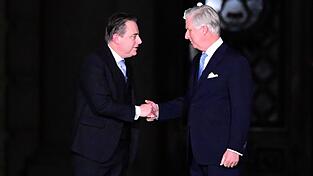 Der Termin f&uuml;r die Vereidigung der Regierung wird laut Palast zu einem sp&auml;teren Zeitpunkt bekanntgegeben.