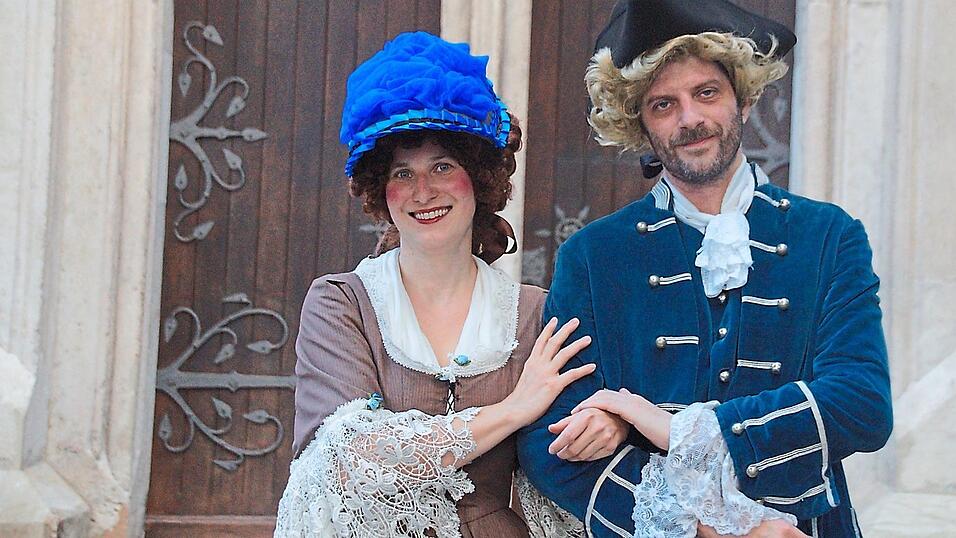 Im Sommer können die Schauspieler in ihren historischen Gewändern ganz schön ins Schwitzen kommen. Im Sommer können die Schauspieler in ihren historischen Gewändern ganz schön ins Schwitzen kommen.