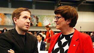 Ende Januar tauchte Kühnert auch bei einer SPD-Fraktionssitzung auf. (Archivbild) Ende Januar tauchte Kühnert auch bei einer SPD-Fraktionssitzung auf. (Archivbild)