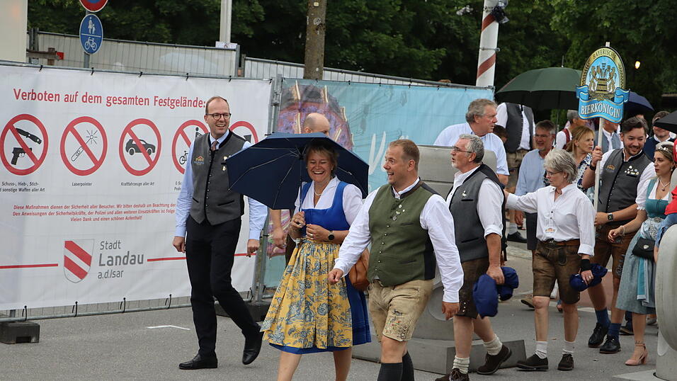 Am Freitag startete das Landauer Volksfest.