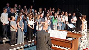 Zahlreiche Stücke sang der Chor.