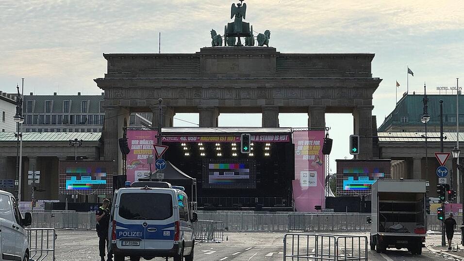 Der CSD war am Samstagabend abgebrochen worden, nachdem ein Auto am Rande der Gro&szlig;veranstaltung in eine Menschenmenge gefahren ist.