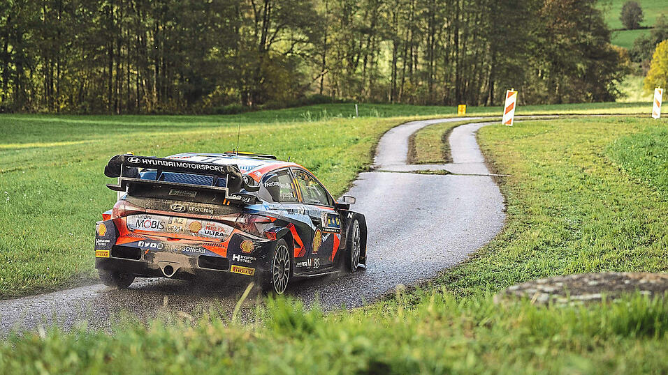 Als Vorjahressieger und WM-Führender kommt der Belgier Thierry Neuville nach Niederbayern. Ob er seinen Vorsprung auf den Straßen im Passauer Land verteidigen oder noch ausbauen kann? Als Vorjahressieger und WM-Führender kommt der Belgier Thierry Neuville nach Niederbayern. Ob er seinen Vorsprung auf den Straßen im Passauer Land verteidigen oder noch ausbauen kann?