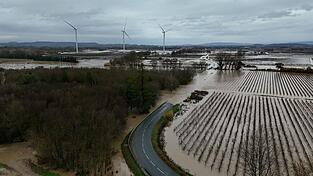 Massive Regenf&auml;lle haben in S&uuml;dfrankreich f&uuml;r &Uuml;berflutungen und Behinderungen gef&uuml;hrt.