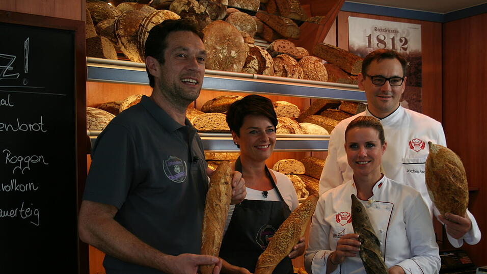 Die Belegschaft der B&auml;ckerei Steinleitner in Straubing durfte sich am Dienstag &uuml;ber den Besuch eines ZDF-Fernsehteams freuen.