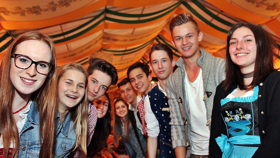 Die Fr&uuml;hjahrsdult 2017 in Landshut neigt sich dem Ende entgegen. Grund genug, noch einmal richtig in den Bierzelten zu feiern - abgerundet vom traditionellen Feuerwerk.