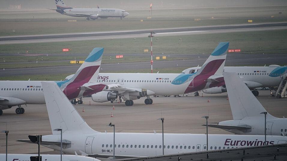 Eine Eurowings-Maschine musste in Bilbao zwischenlanden. (Symbolbild) Eine Eurowings-Maschine musste in Bilbao zwischenlanden. (Symbolbild)