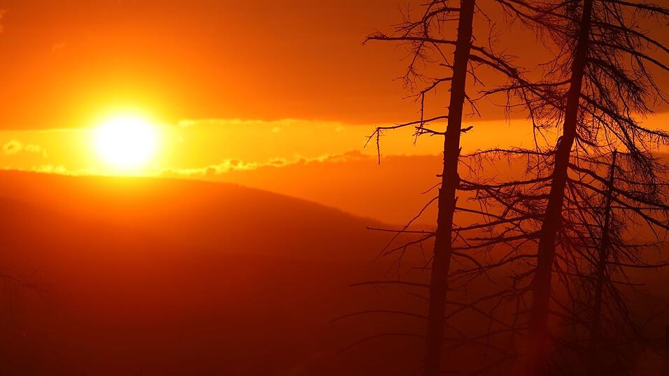Je später der Abend, desto eindrucksvoller die Sonne. (Archivbild) Je später der Abend, desto eindrucksvoller die Sonne. (Archivbild)