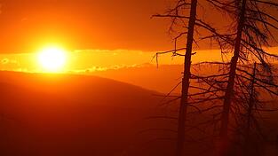 Je später der Abend, desto eindrucksvoller die Sonne. (Archivbild) Je später der Abend, desto eindrucksvoller die Sonne. (Archivbild)