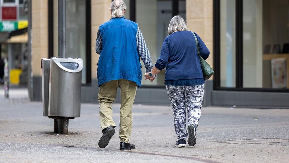 1.668 Euro erhalten Rentnerinnen und Rentner im Schnitt nach 45 Versicherungsjahren. (Archivbild)