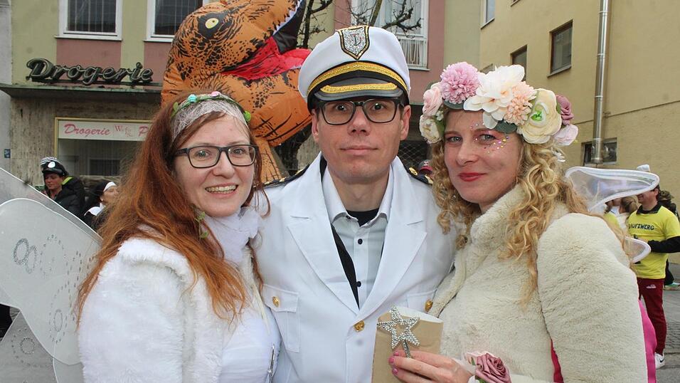 Beste Stimmung herrschte beim Rosenmontagszug in Geisenhausen.
