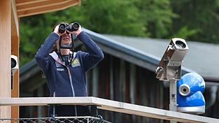 Rangerin Daniela Tritscher war bislang für das Naturschutzzentrum Alpinium in den Allgäuer Bergen unterwegs. Nun wird das Modellprojekt beendet. (Archivbild) Rangerin Daniela Tritscher war bislang für das Naturschutzzentrum Alpinium in den Allgäuer Bergen unterwegs. Nun wird das Modellprojekt beendet. (Archivbild)