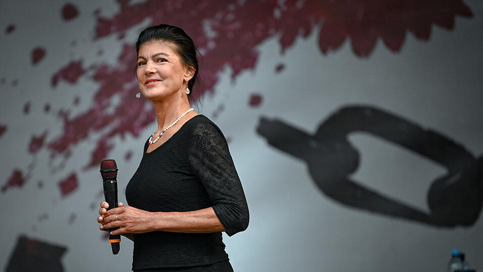 Sahra Wagenknecht spricht sich gegen eine Ausgrenzung der AfD aus. Sie will vielmehr deren Wählern ein Angebot machen. Sahra Wagenknecht spricht sich gegen eine Ausgrenzung der AfD aus. Sie will vielmehr deren Wählern ein Angebot machen.