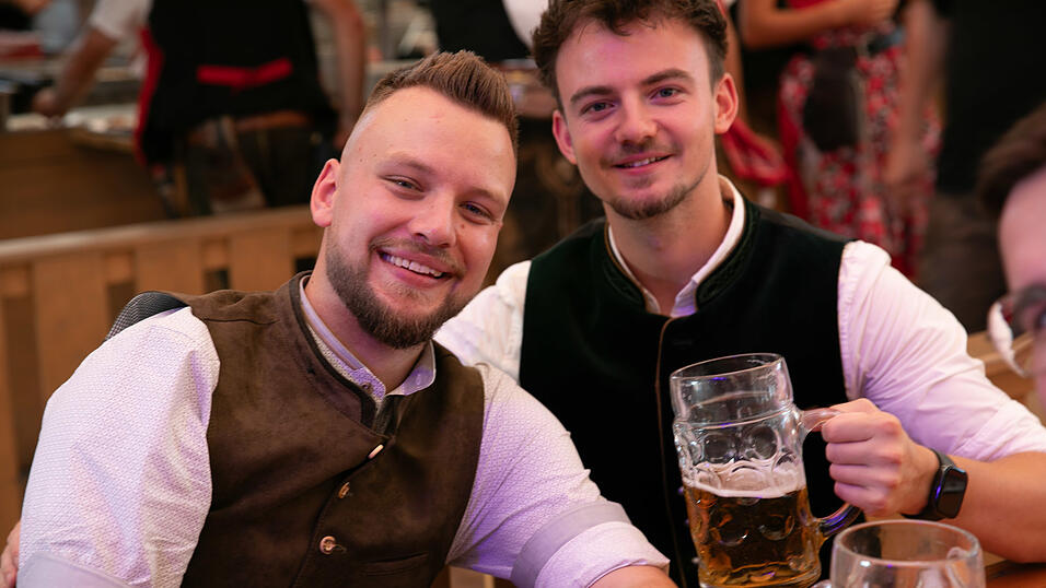 Die Partybilder vom Dienstag, 12. August, aus dem Festzelt Greindl. Die Partybilder vom Dienstag, 12. August, aus dem Festzelt Greindl.