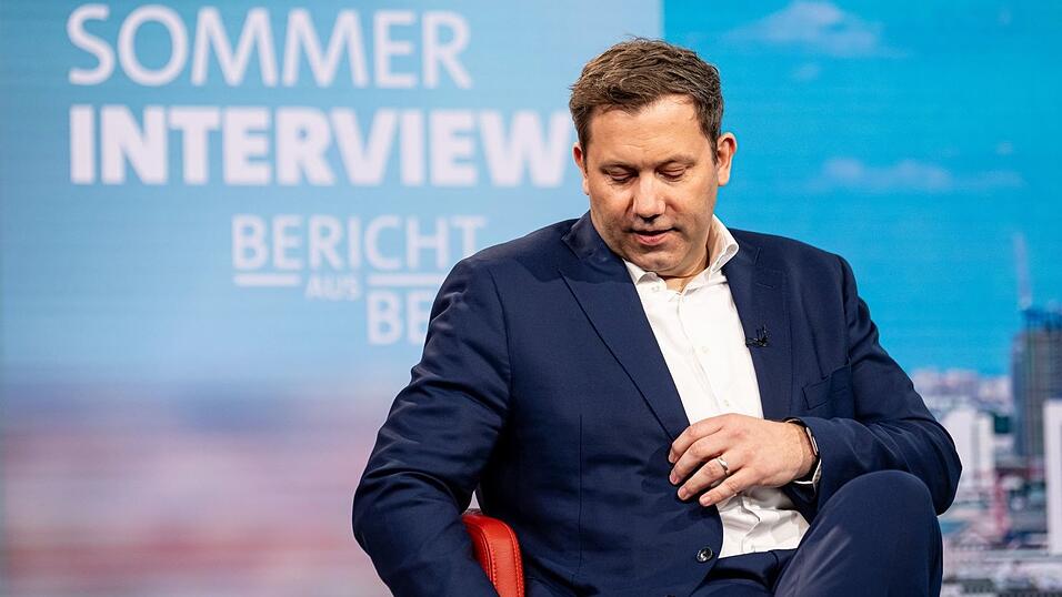 «Man kann sich gegenüber Putin nicht mit der schwarzen Null verteidigen», sagt der Finanzminister. «Man kann sich gegenüber Putin nicht mit der schwarzen Null verteidigen», sagt der Finanzminister.