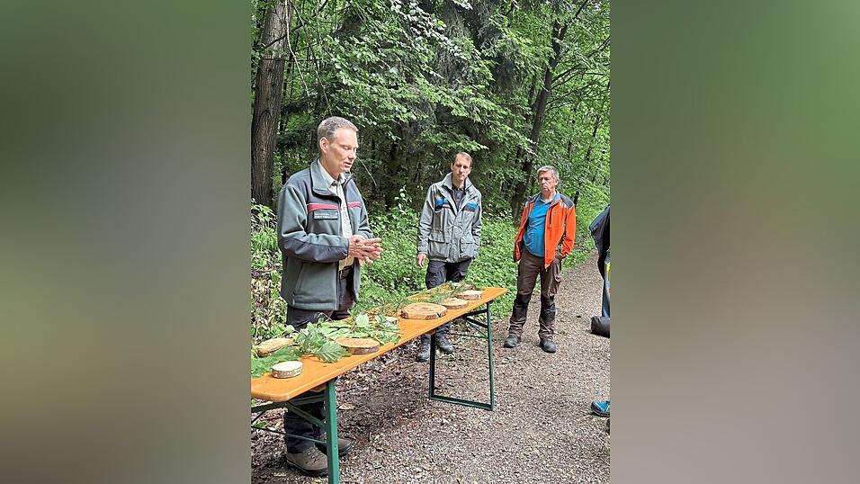 Christian Kleiner an der Station Baumarten.