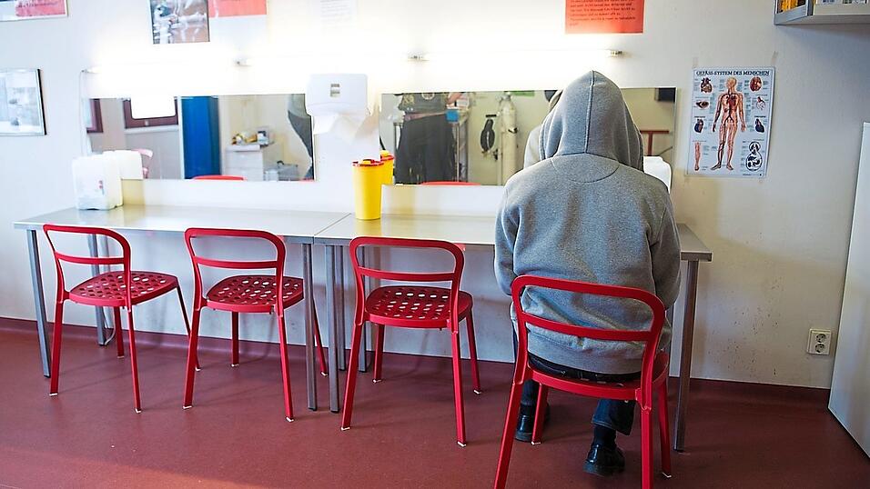 Eine nachgestellte Situation in einem Berliner Drogenkonsumraum.