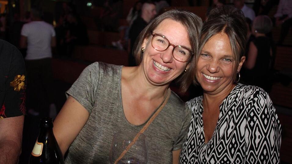 Mit Musik, Getränken und guter Gesellschaft war es ein Mal mehr ein unvergesslicher Eskara-Abend. Mit Musik, Getränken und guter Gesellschaft war es ein Mal mehr ein unvergesslicher Eskara-Abend.