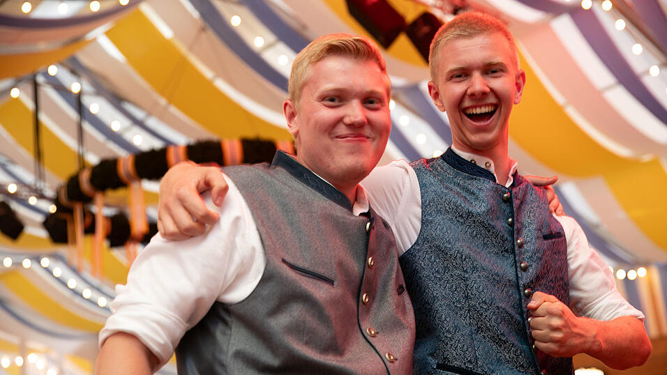 Die Partybilder vom Montag, 18. August, aus dem Festzelt Reisinger. Die Partybilder vom Montag, 18. August, aus dem Festzelt Reisinger.
