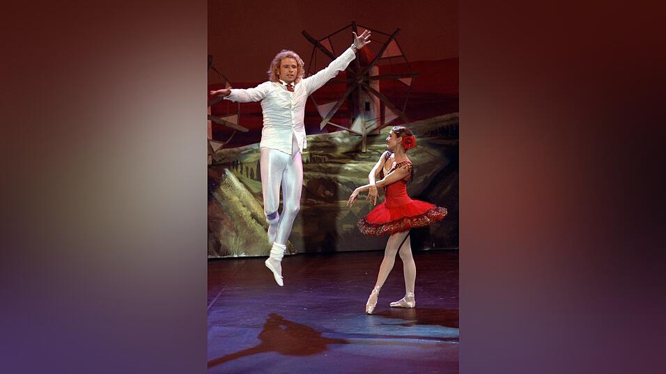 An der Seite von Ballett-Profi Maria Brisonskaja tanzt Thomas Gottschalk bei «Wetten, dass..?». An der Seite von Ballett-Profi Maria Brisonskaja tanzt Thomas Gottschalk bei «Wetten, dass..?».