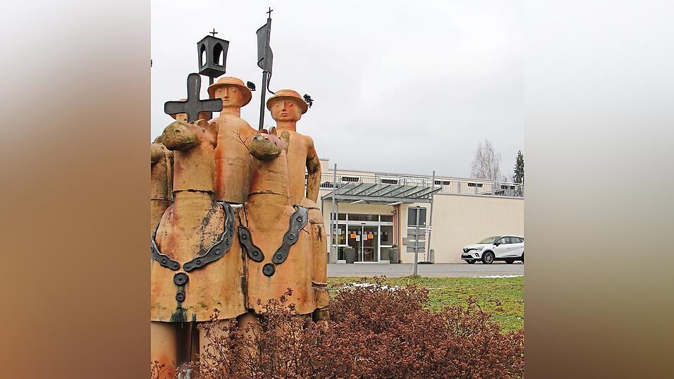 Umzug von Roding in die Pfingstrittstadt: Das Krankenhaus St. Josef in Bad Kötzting gehört zu den Sana Kliniken im Landkreis Cham. Es beherbergt nun auch die Orthopädische Rehabilitation mit Anschlussheilbehandlung. Umzug von Roding in die Pfingstrittstadt: Das Krankenhaus St. Josef in Bad Kötzting gehört zu den Sana Kliniken im Landkreis Cham. Es beherbergt nun auch die Orthopädische Rehabilitation mit Anschlussheilbehandlung.