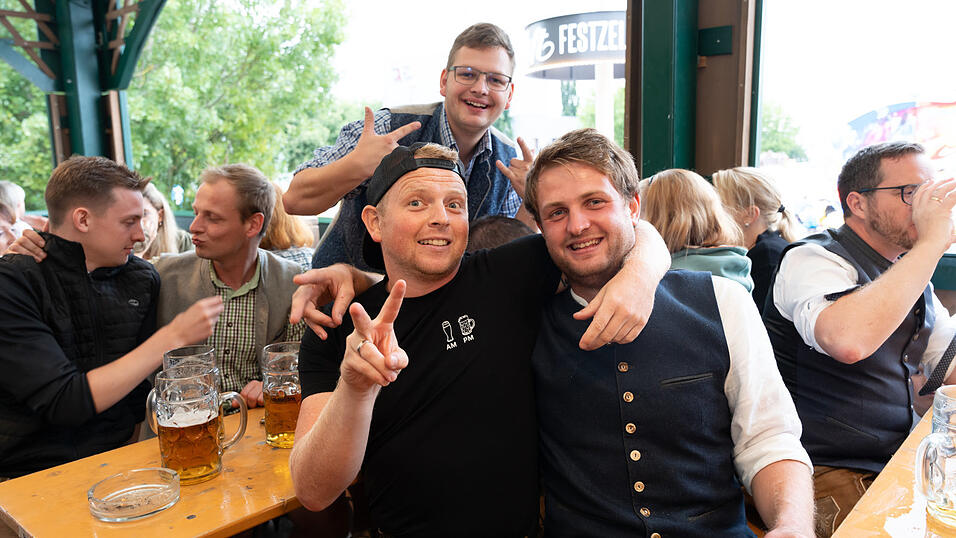 Die Partybilder vom Montag, 19. August, aus dem Festzelt Nothaft. Die Partybilder vom Montag, 19. August, aus dem Festzelt Nothaft.