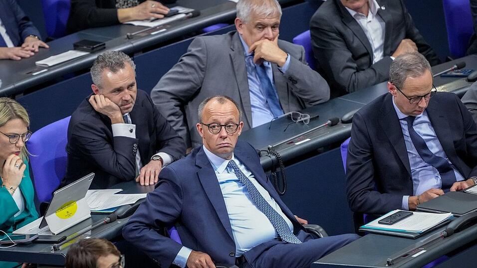 Merz sagt, er wolle sich nicht von einer Minderheit davon abbringen lassen, Abstimmungen herbeizuführen, die in der Sache richtig seien.